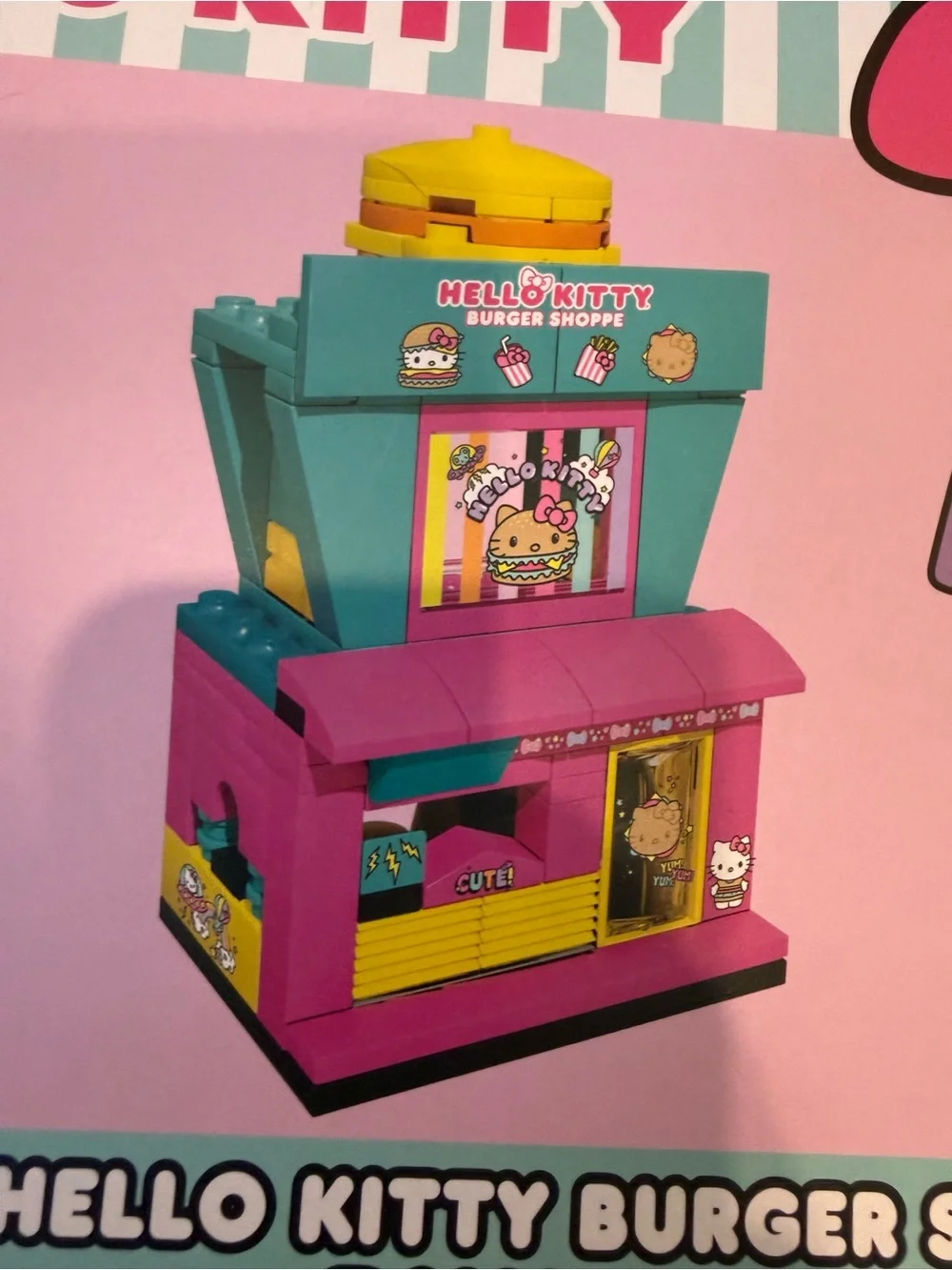 Hello Kitty Burger Shoppe Build Set 112 Pieces Includes Hello Kitty Figure NEW